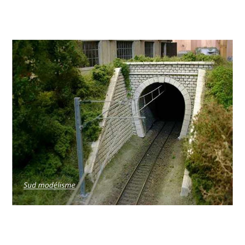 TUNNEL