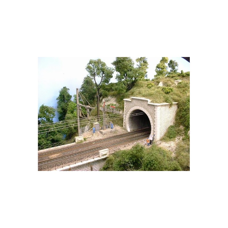 TUNNEL